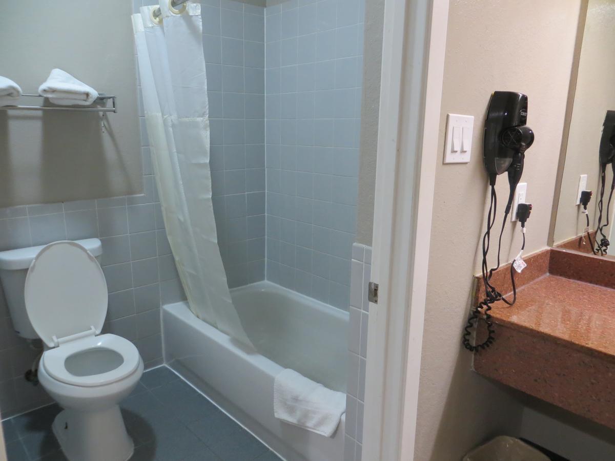 Regency Suites Iah Beltway 8 Houston Eksteriør billede